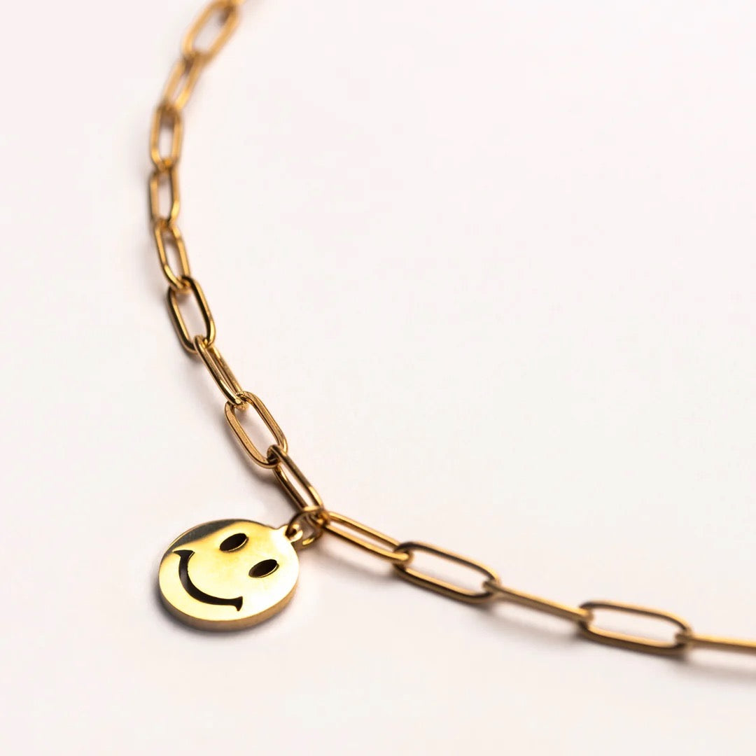 Fine Links Smile Necklace