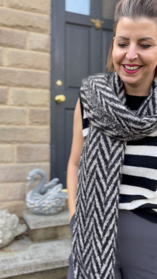 Chevron Asymmetric Snuggle Scarf | Black