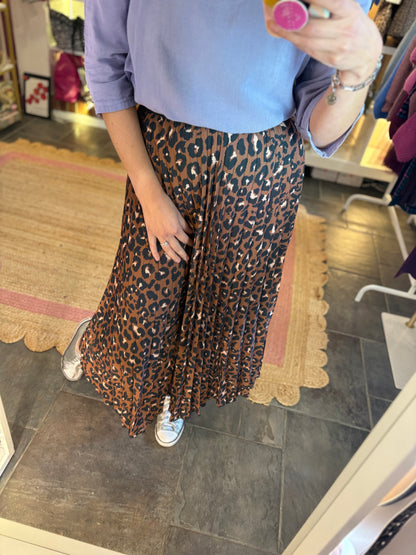 Leopard Print Pleated Skirt